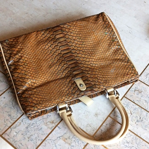 LEATHER HANDBAG/"Danier", reptile print, 2 zipper pockets, 2 main pockets, NEW - Picture 2 of 14